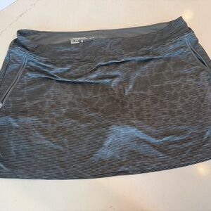 Nike Black and Dark Gray Striped Athletic Skort